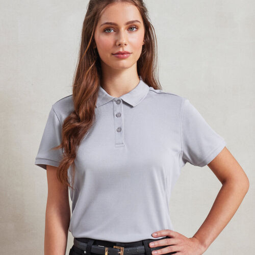 Women’s performance chino shorts Thumbnail